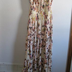C Est 1946.  Long Maxi Dress 18/20W.  Floral pattern.